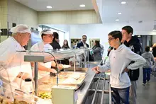 Semaine du goût : un repas concocté par des chefs-restaurateurs pour les collégiens sarthois Semaine du goût : un repas concocté par des chefs-restaurateurs pour les collégiens sarthois