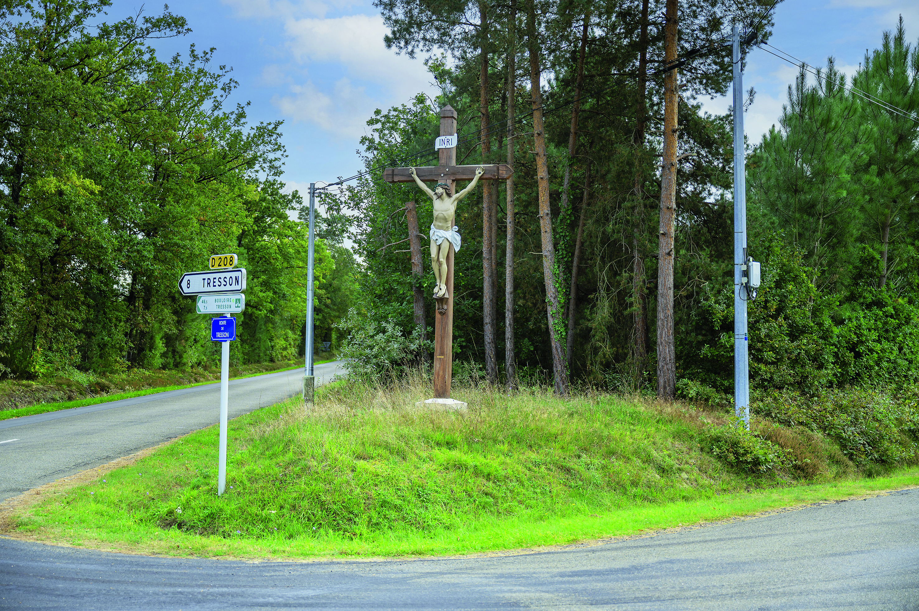 Sur la route des croix et calvaires de la Sarthe