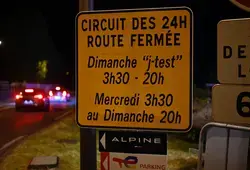Montage du circuit des 24 Heures du Mans par les agents du Département !