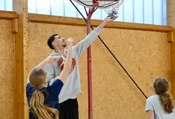 Le club Anille Braye Basket rencontre des joueurs professionnels