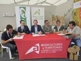 Signature de la convention organisée par la chambre d'agriculture 
