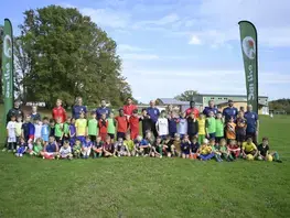 Savigné-l'Évêque accueille des footballeurs professionnels ! 