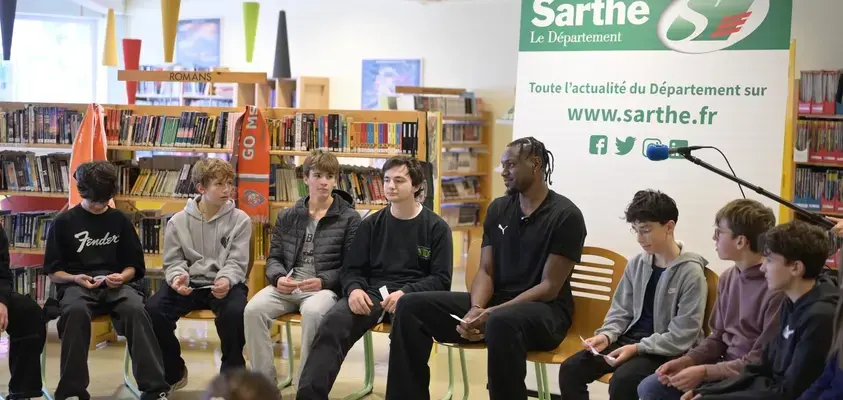 Un joueur du MSB rencontre des collégiens sarthois en classe !