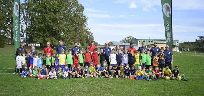 Savigné-l'Évêque accueille des footballeurs professionnels ! 