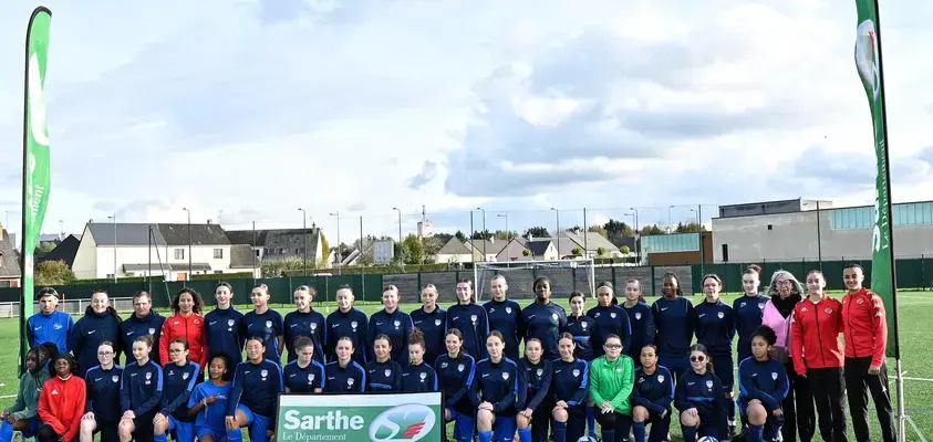 Le Département invite de jeunes Sarthoises à la rencontre de footballeuses du Mans FC !