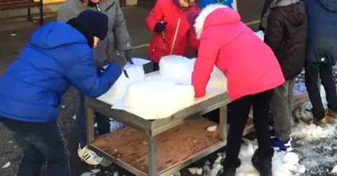 Sculpture sur glace : atelier pour enfants