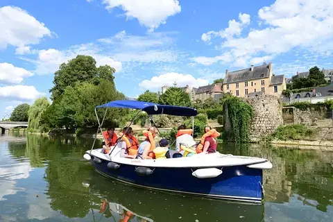 Bateau sur l'eau, la rivière, la rivière ...