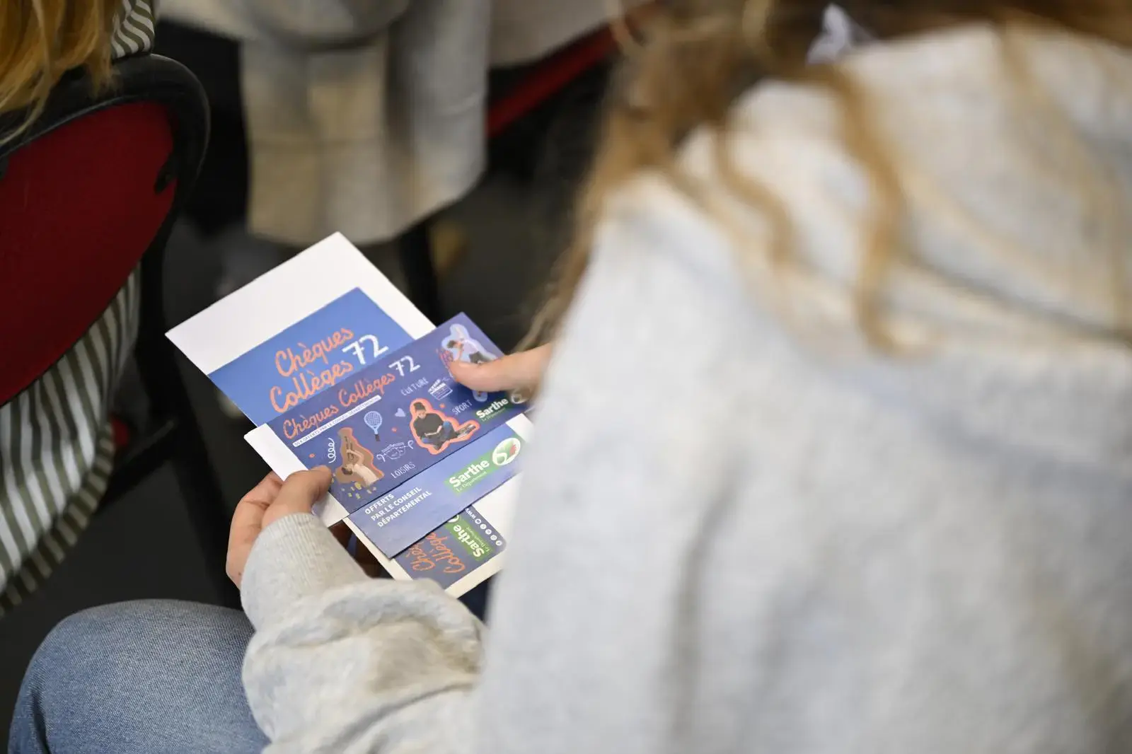 Chèques collèges et dictionnaires : le Département accompagne les collégiens