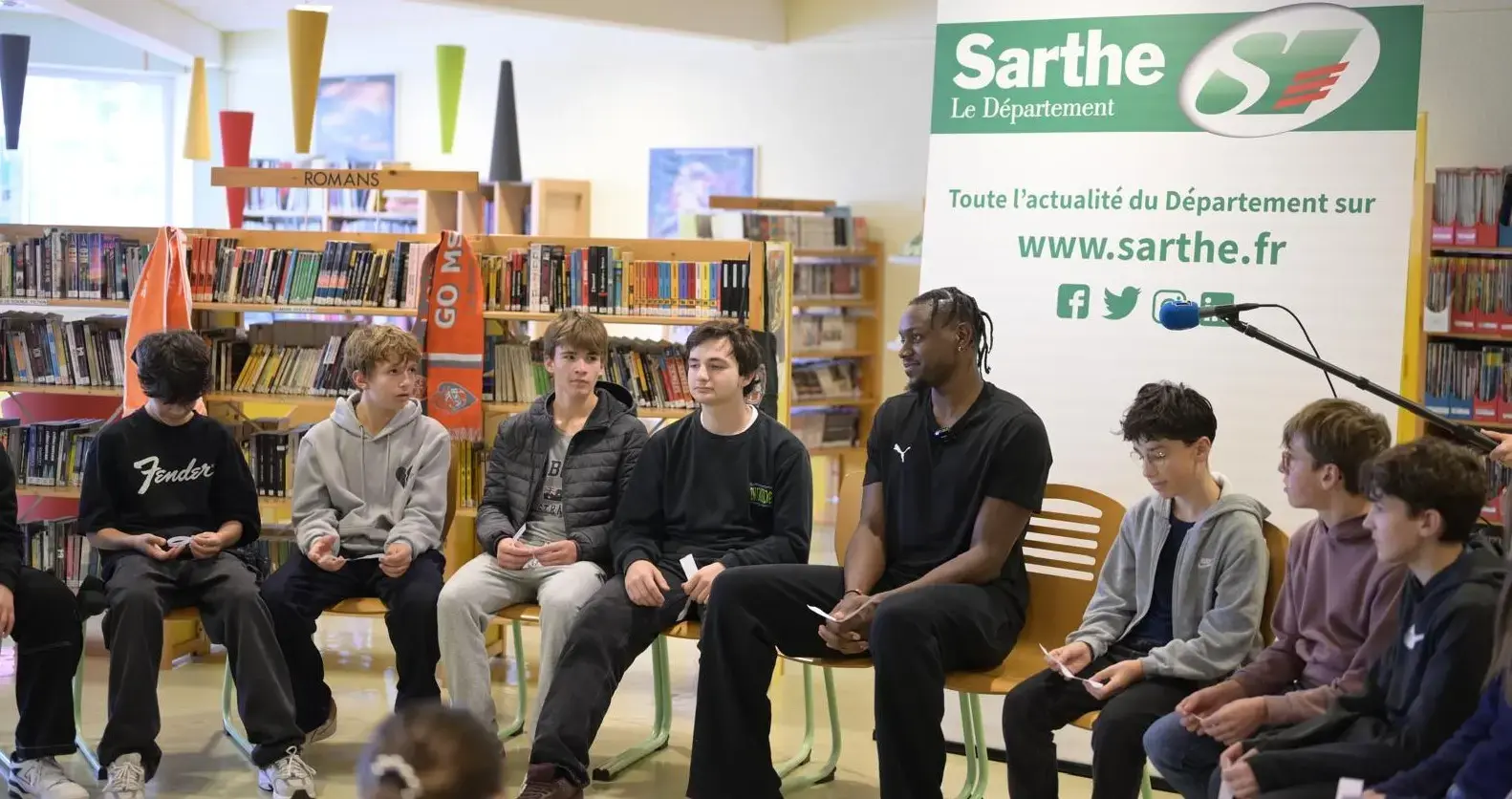 Un joueur du MSB rencontre des collégiens sarthois en classe !